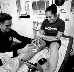 Happy patient and PT, mTrigger biofeedback on post-knee patient